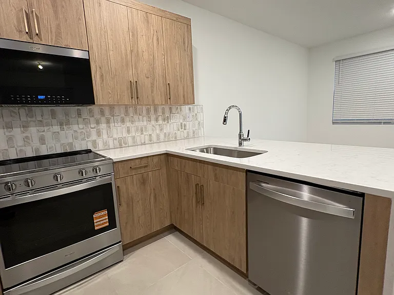 SW 2nd Cir — Photo 15