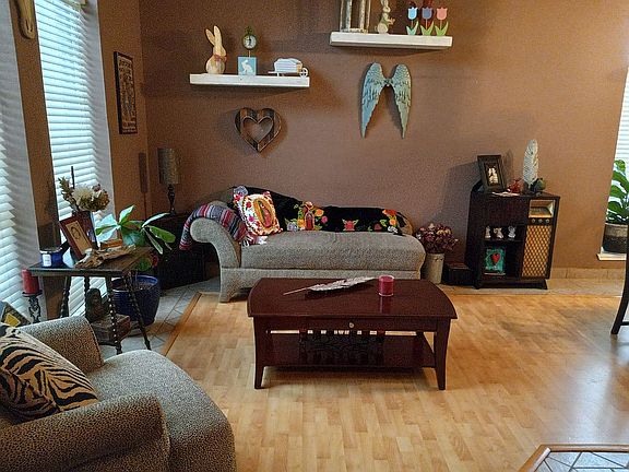 3rd image of 2321 Nightingale Ave