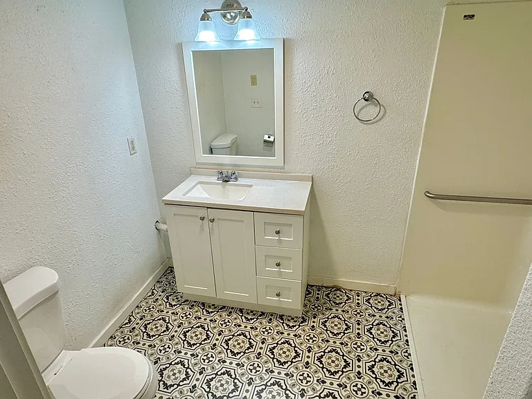 9837 NE Irving St #301 — Photo 12