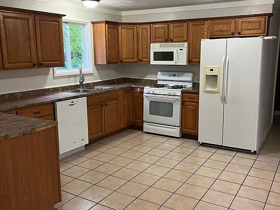 3rd image of 4550 Long Lake Dr