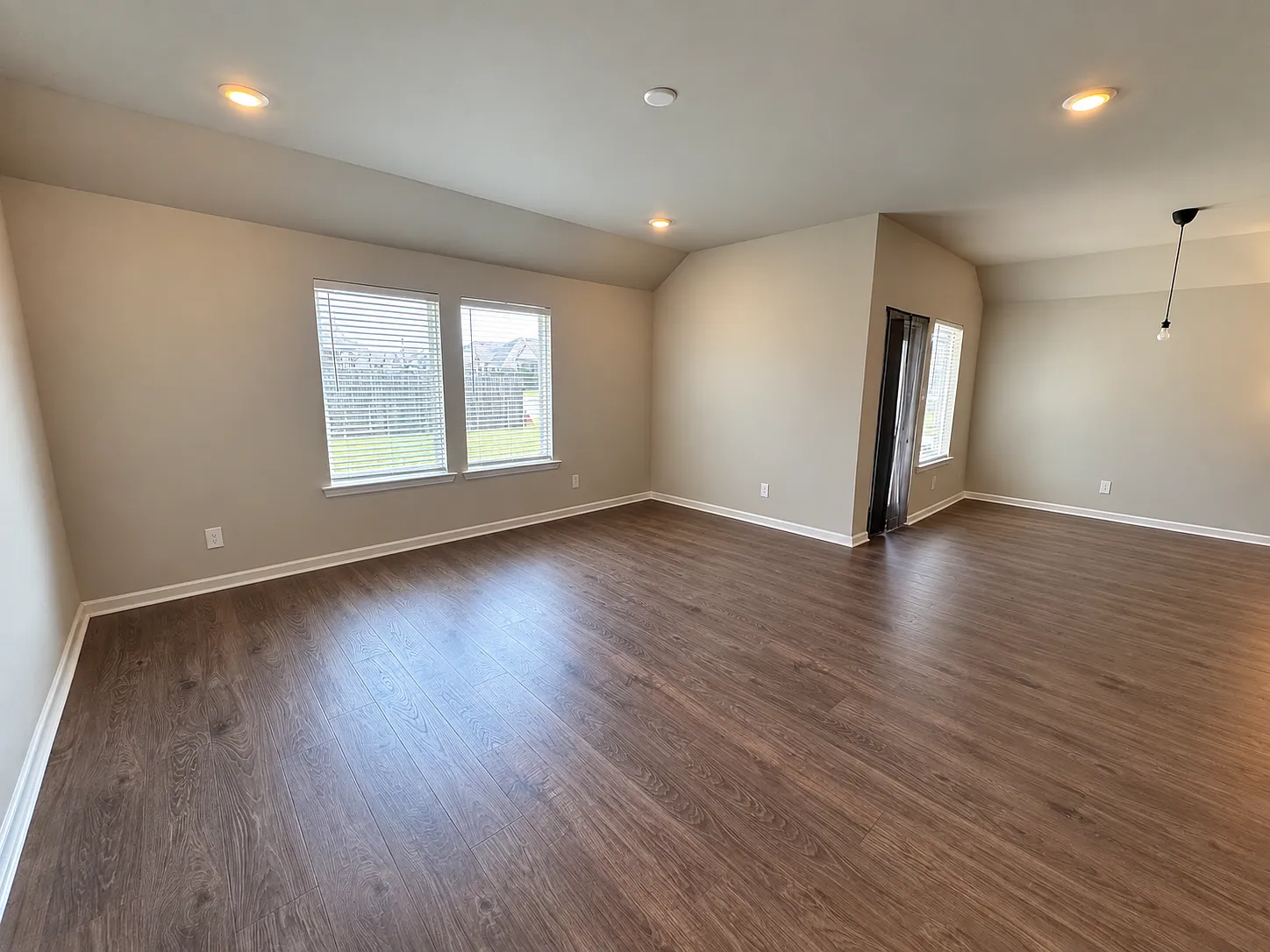 4 bed, 1836 sqft, $2,400 — Photo 2