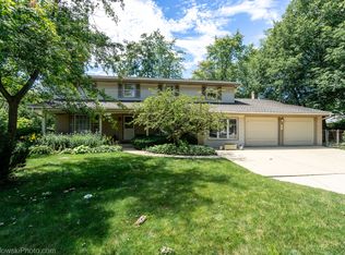 3226 Robincrest Dr, Northbrook, IL