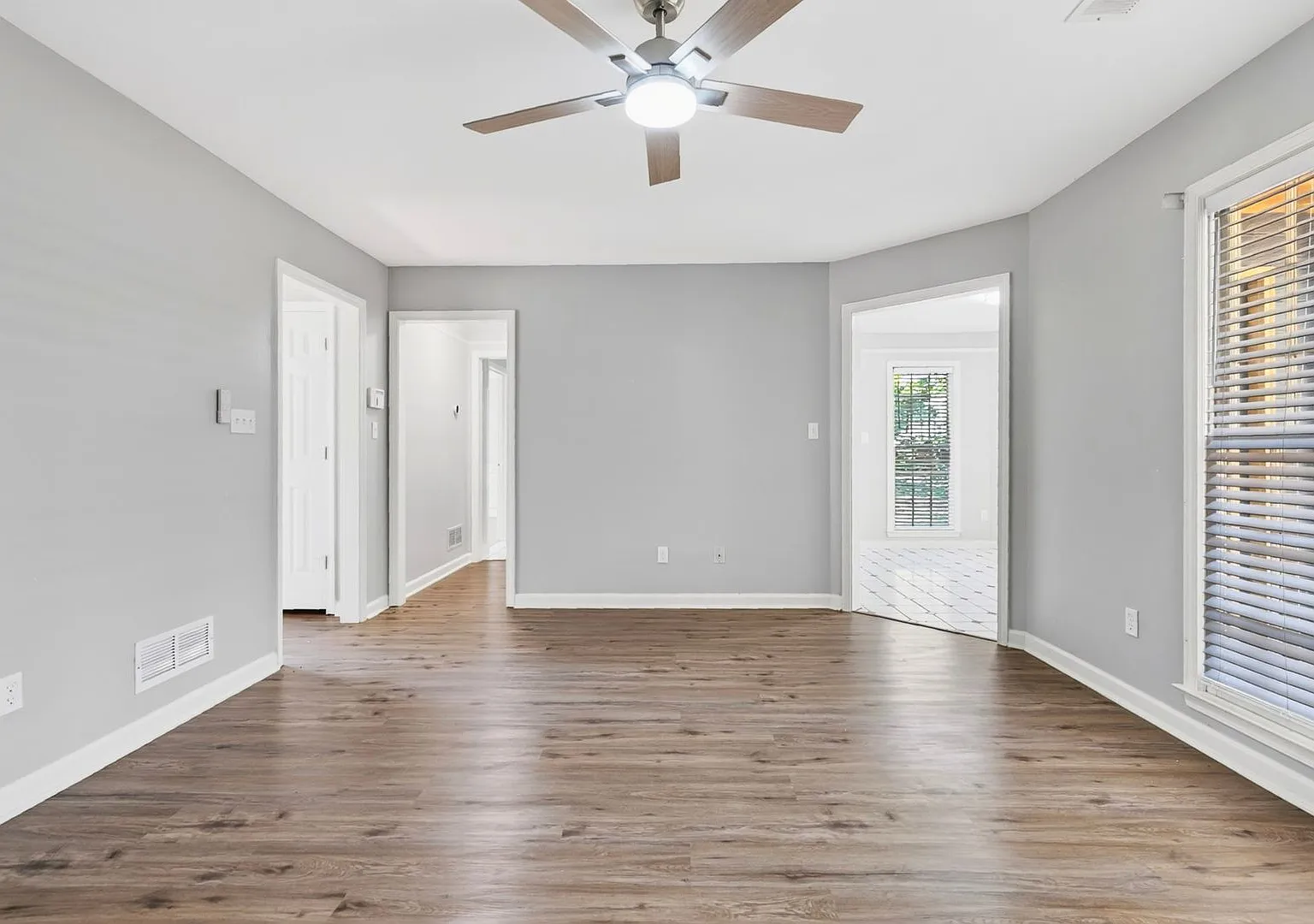 Beautiful 3-Bedroom Home with 2-Car Garage in Jonesboro — Photo 3