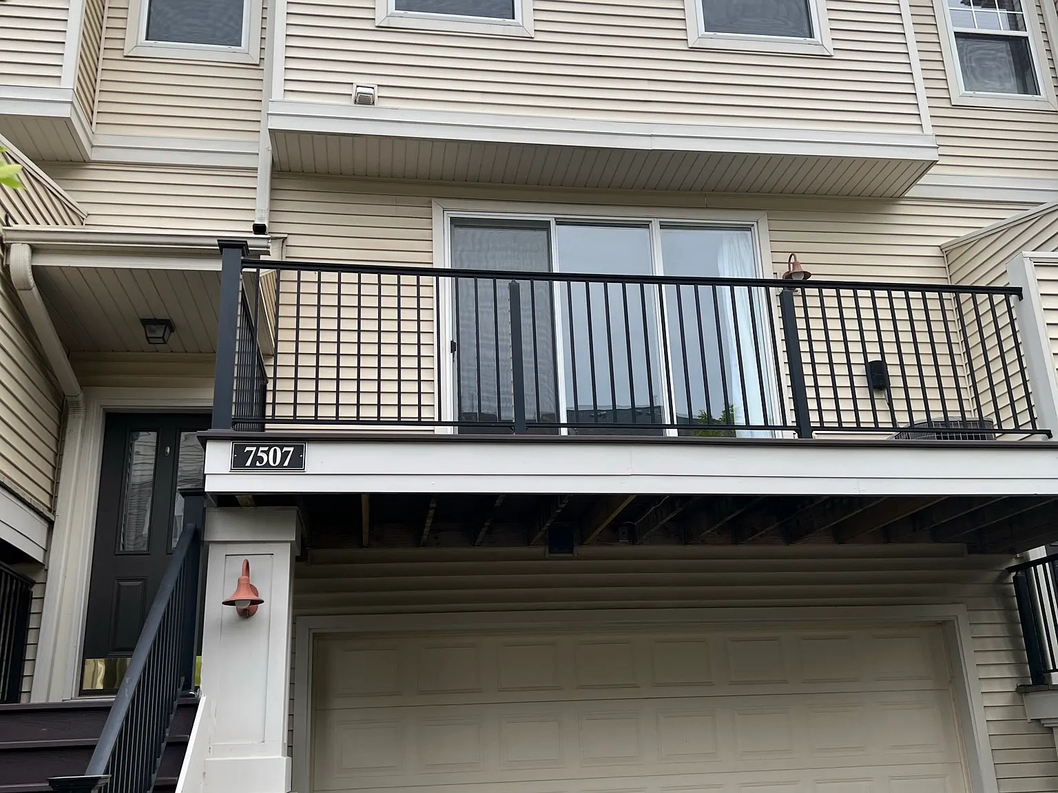 Nice two bedroom+loft townhome in Savage — Photo 1