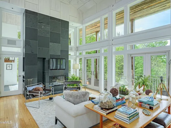 103 Long View Dr, Becket, MA 01223