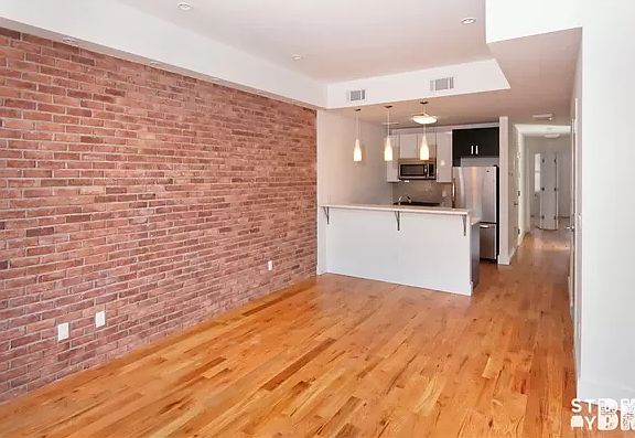 4th image of 37 Lexington Ave #3