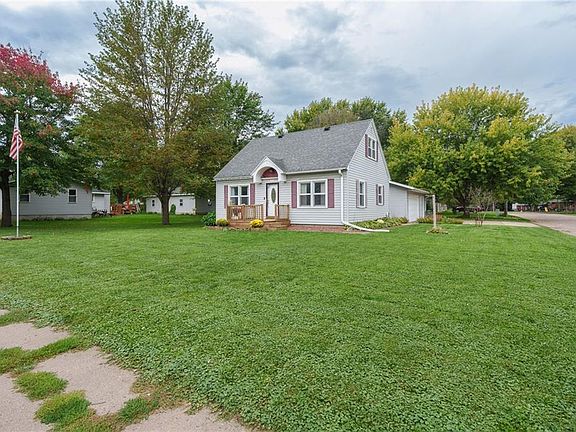 3rd image of 211 Main Street