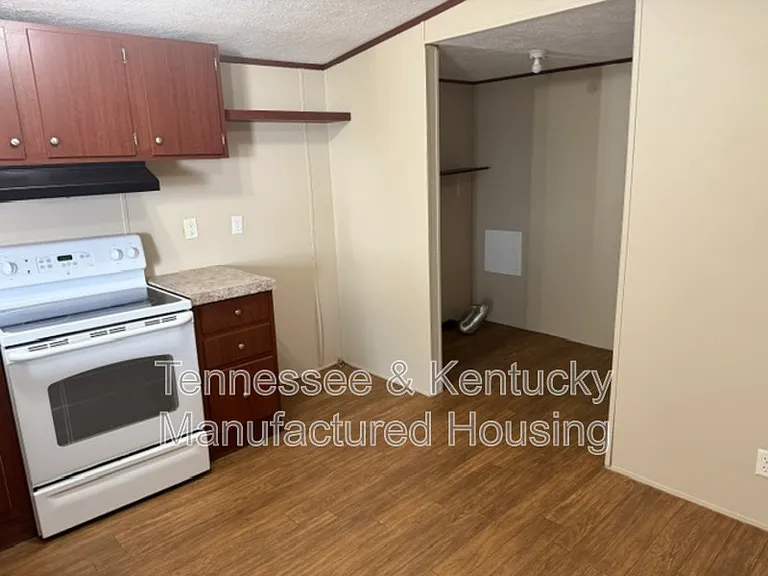 1104 Columbia Ave — Photo 6