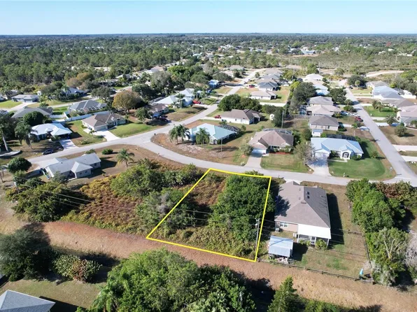 106 Tracy Dr, Sebastian, FL 32958