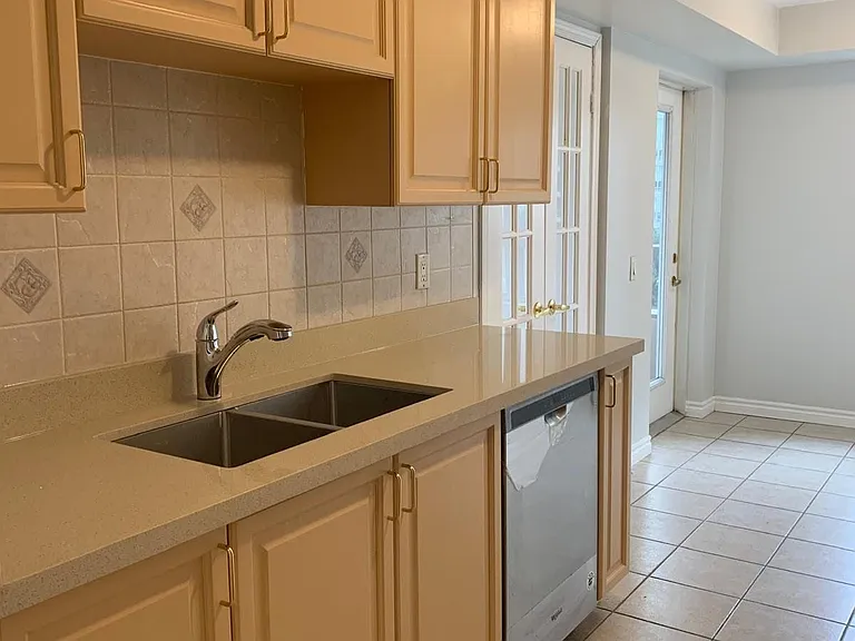 25 Kingsbridge Garden Cir #517 — Photo 7