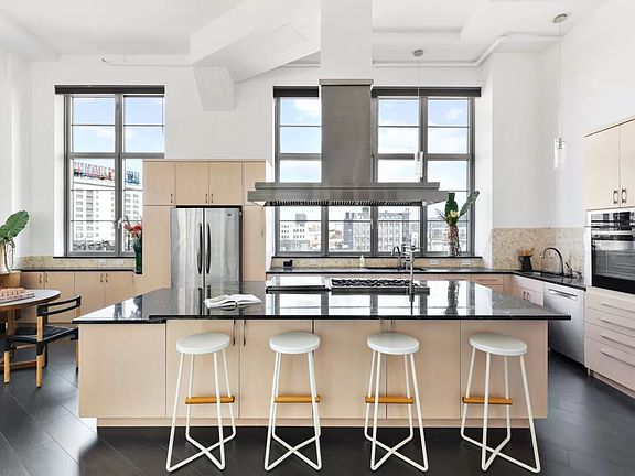 3rd image of 2728 Thomson Ave Unit 310