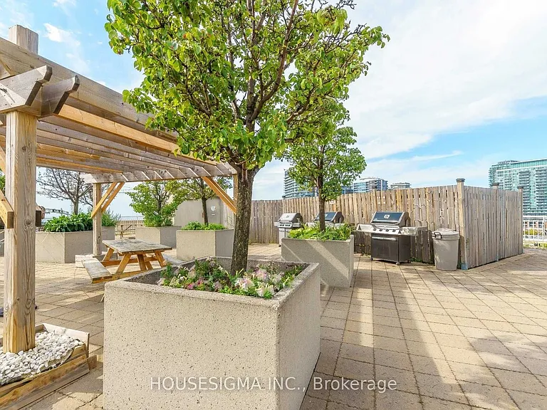 18 Stafford St #508 — Photo 23