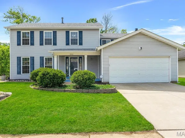 1912 Springtree Dr, Maryland Heights, MO 63043