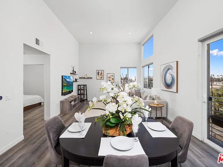 1055 S Serrano Ave #505 — Photo 8