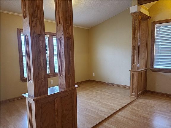 4th image of 5119 Forest Ave