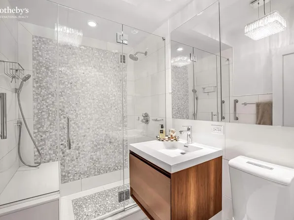 20 Sutton Place South image 9 of 17