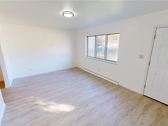 3rd image of 693 Liberty Rd