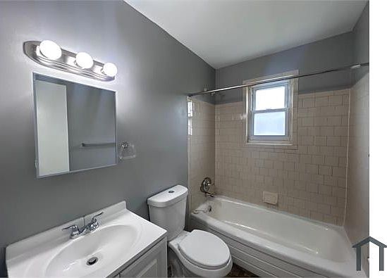 1st image of 3913 Parkview Ave #13