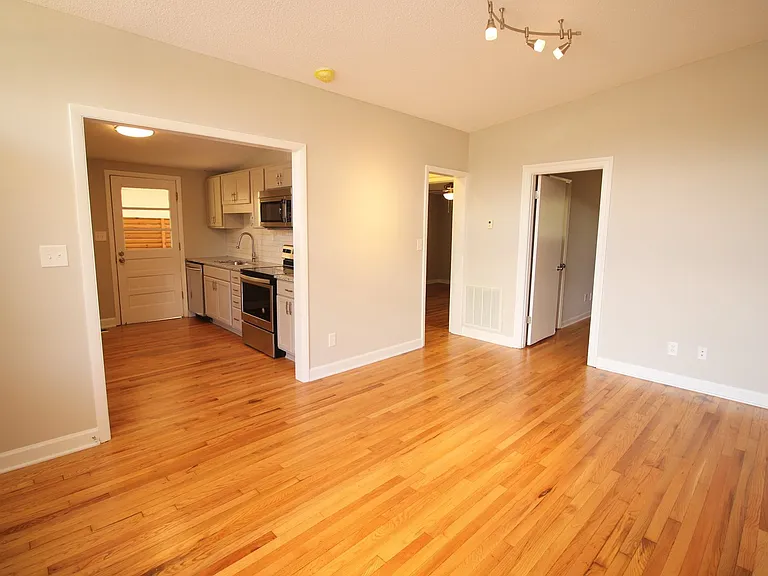 519 Bashford Rd — Photo 5