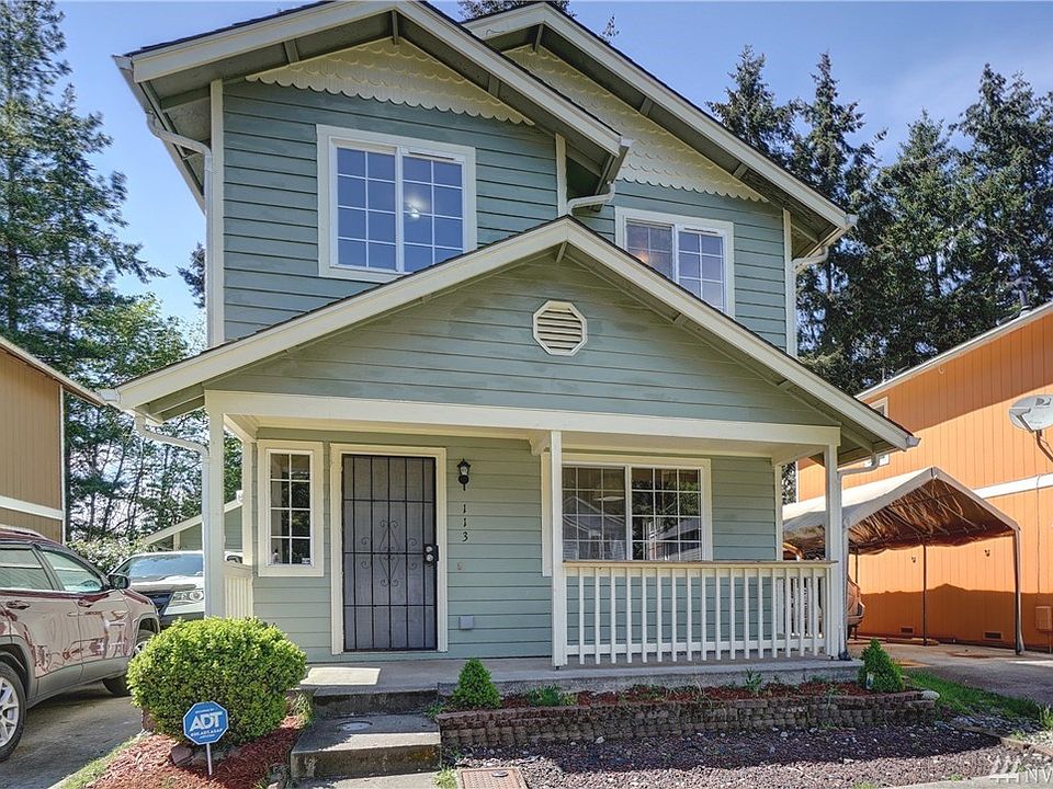 Welcome to this charming three bedroom, 1.75 bath home situated on a quiet dead end street in the neighborhood of Central Highlands. 