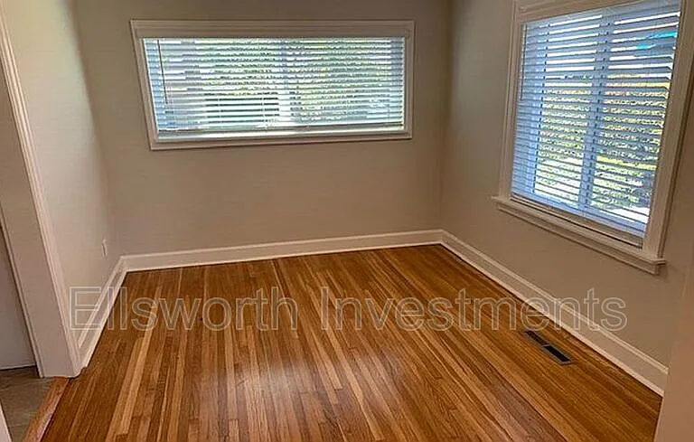 1631 Brookes Ave — Photo 7