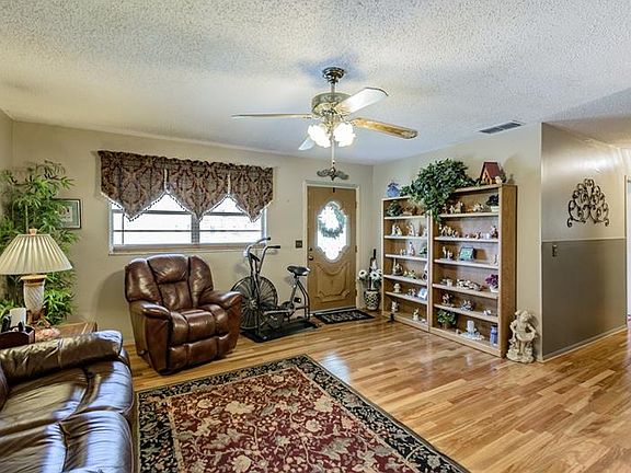 4th image of 6065 Hilltop Ln E