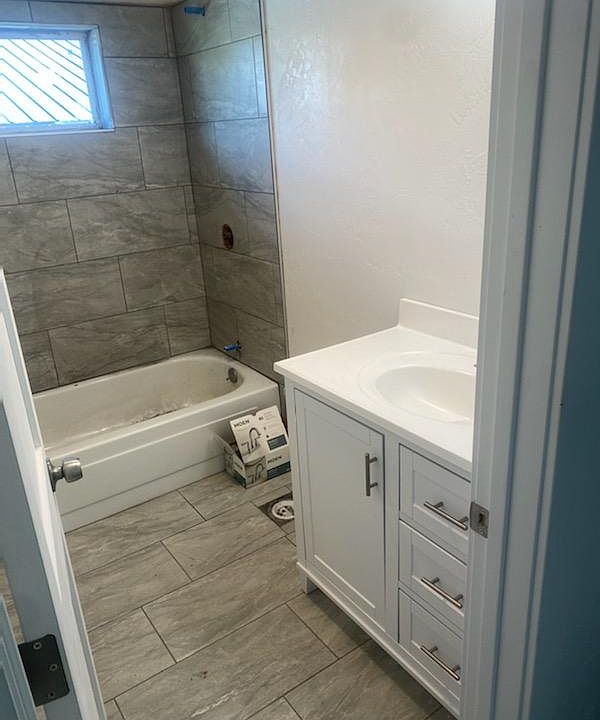 2nd image of 812 E 32nd St