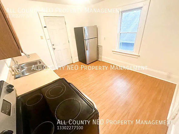 859 Brown St #UP — Photo 4