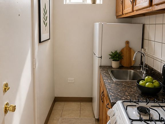 3rd image of 4746 S Drexel Blvd #W3