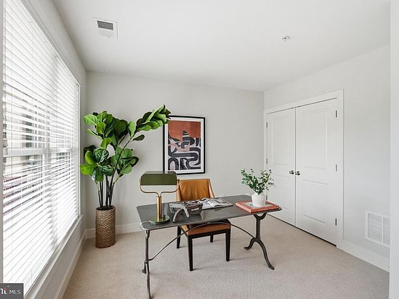 4th image of 2881 Chancellors Way NE