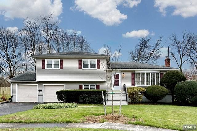 1st image of 845 Wendy Ann Ct