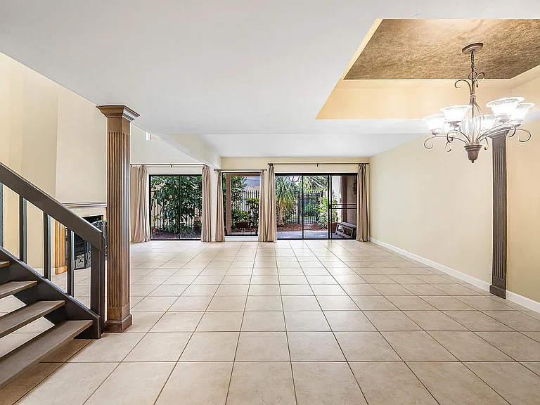 5664 Santiago Cir — Photo 11