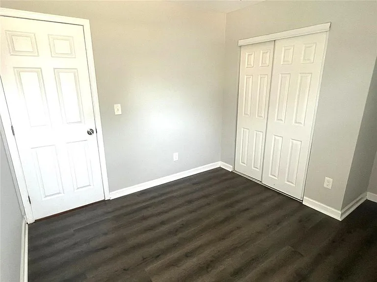 566 Rockwell St SW — Photo 4