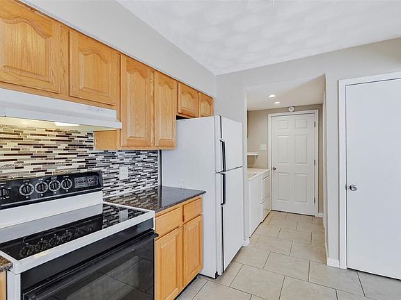 3rd image of 3250 Myra Ln