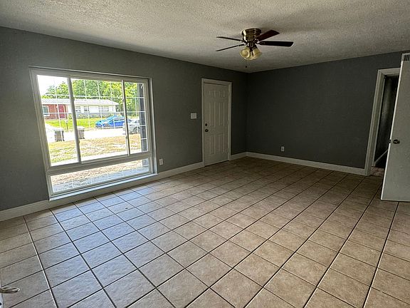 3rd image of 5209 Palisades Dr