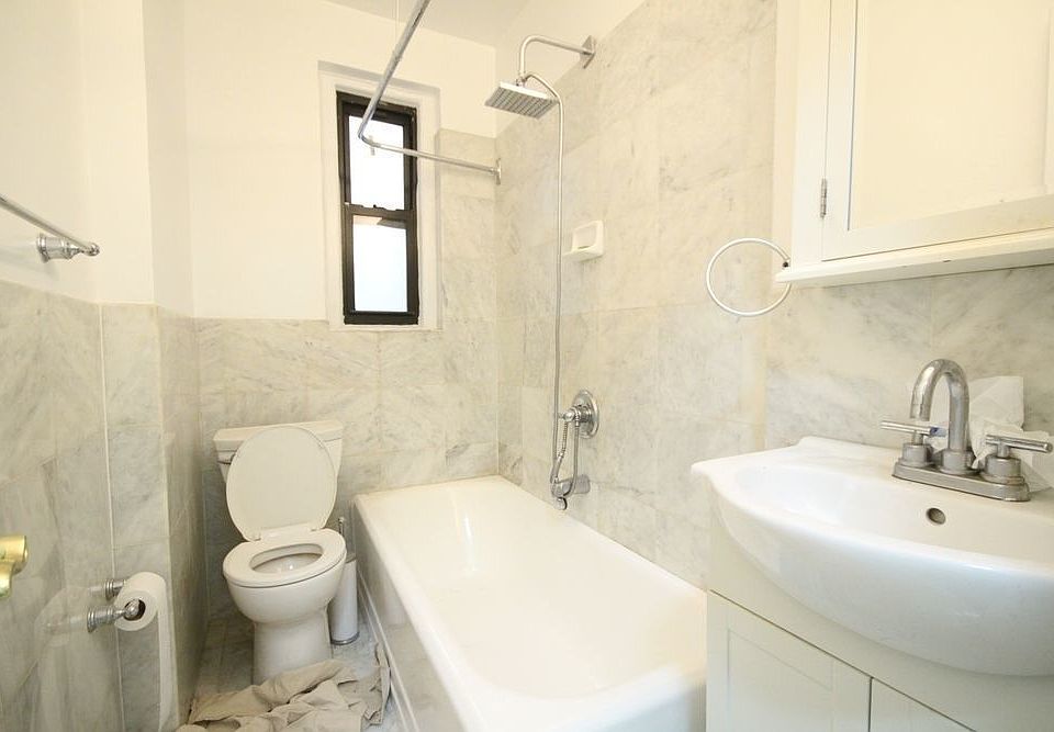 2nd image of 115 E 72nd St #2C1