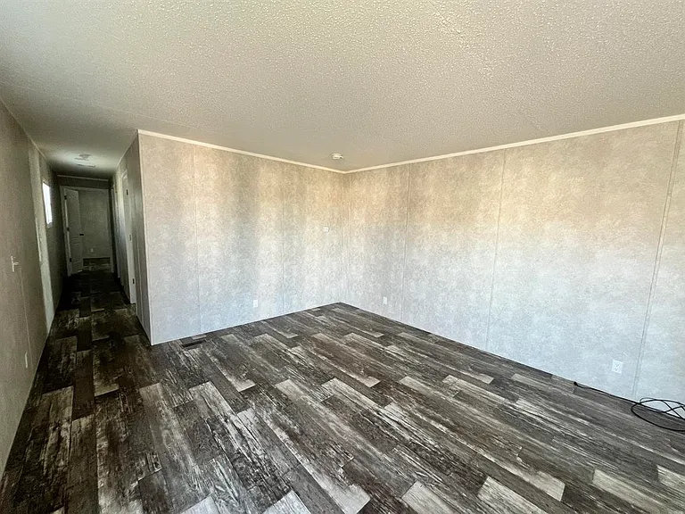 25214 Gratiot Ave #180 — Photo 7