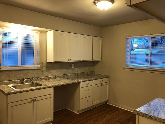 3rd image of 28315 Glasgow St