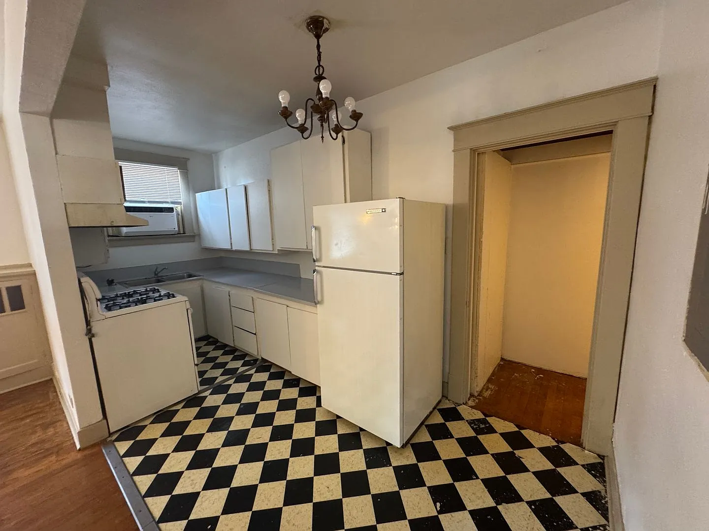 Renovated Studio West Central Apartment | Historic Building | Pet Friendly | Avail 10/5 — Photo 3