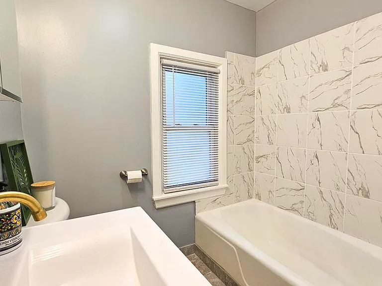 309 Derby St — Photo 9