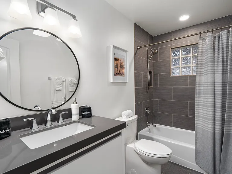 2307 N 64th Pl — Photo 16