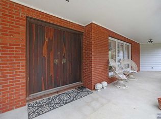 573 Kiowa Dr, Franklin Lakes, NJ 07417