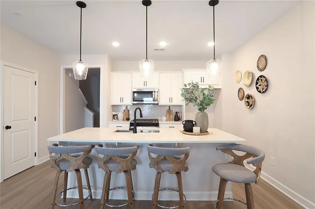 3 bed, 2.5 bath, 1615 sqft, $2,500 — Photo 3