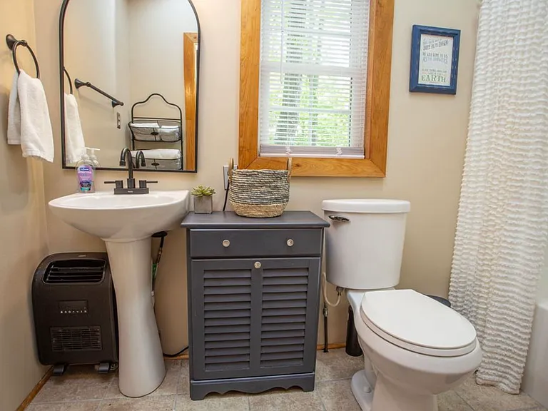 2207 White Oak Ln — Photo 13
