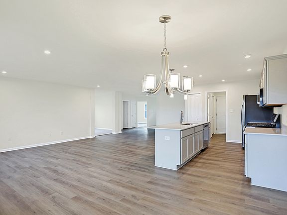 5th image of 155 Maxim Ct