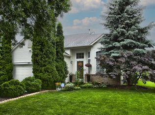 390 Zinnia Dr, Romeoville, IL 60446