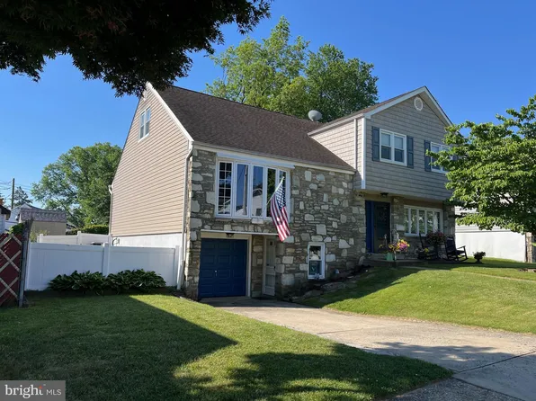 9819 Ferndale St, Philadelphia, PA 19115