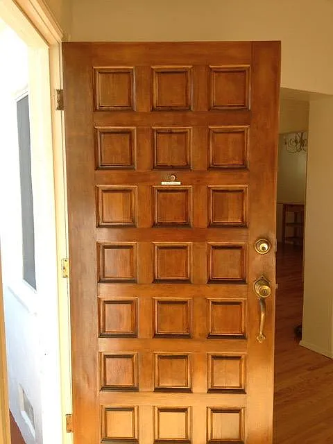 1147 S Hayworth Ave — Photo 4