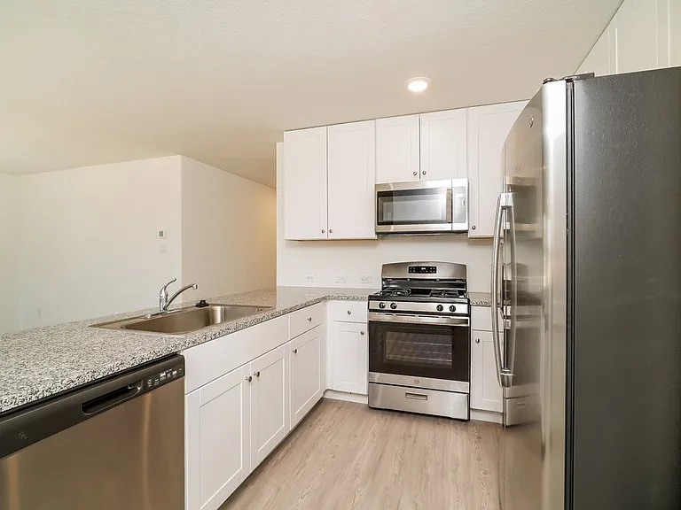 1221 White Willow — Photo 5