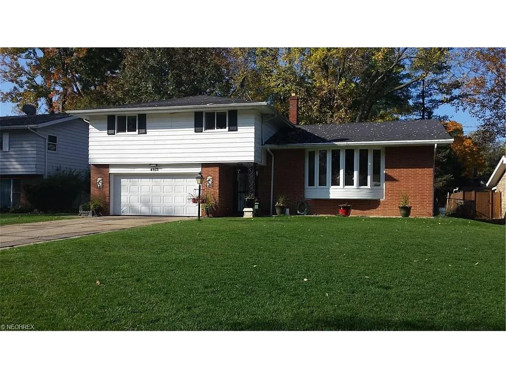 4932 Berkshire Dr photo 1